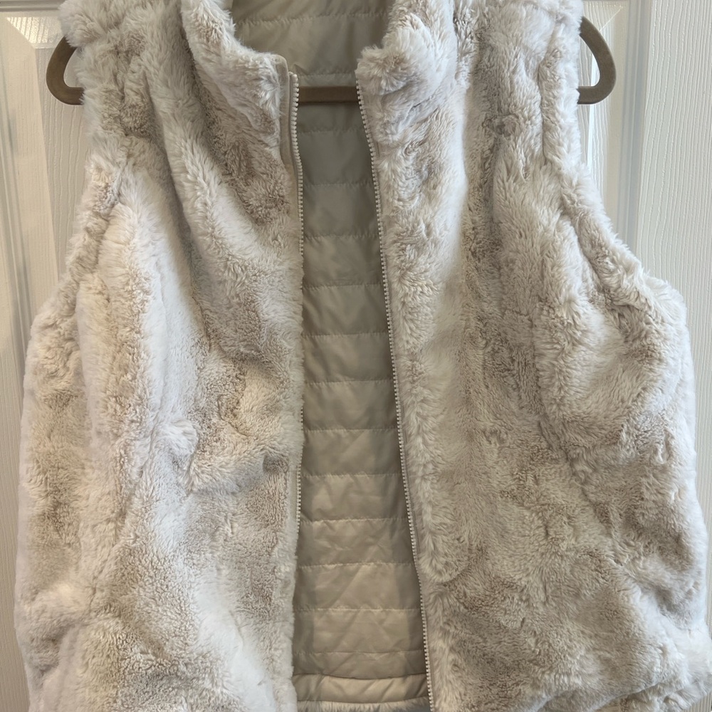 Nicole Miller White Faux Fur Vest/Reversible - Picture 3 of 8